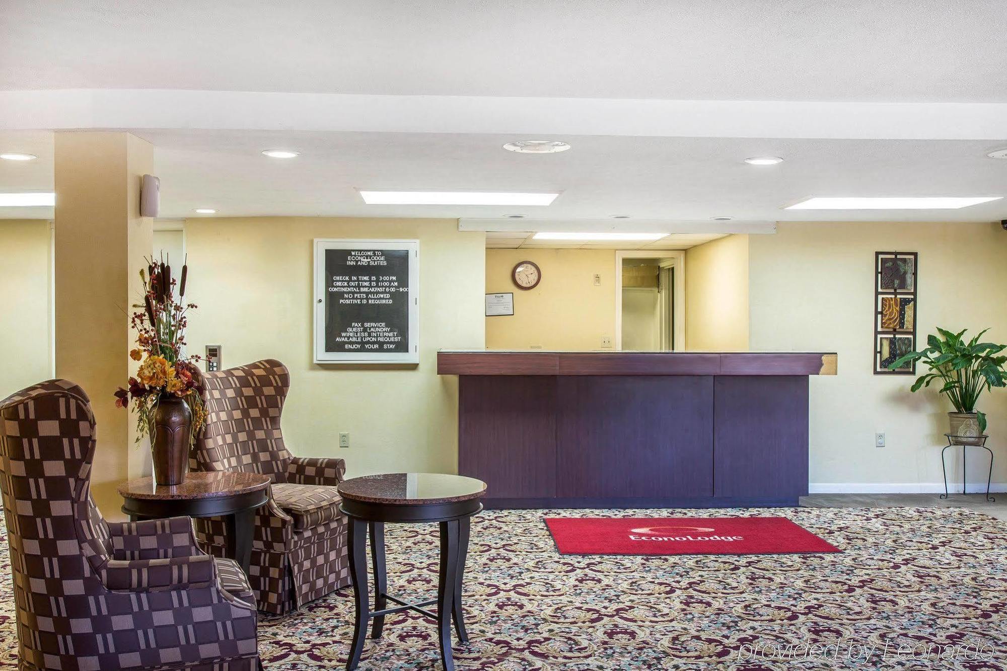 Econo Lodge Inn & Suites Ґротон Екстер'єр фото