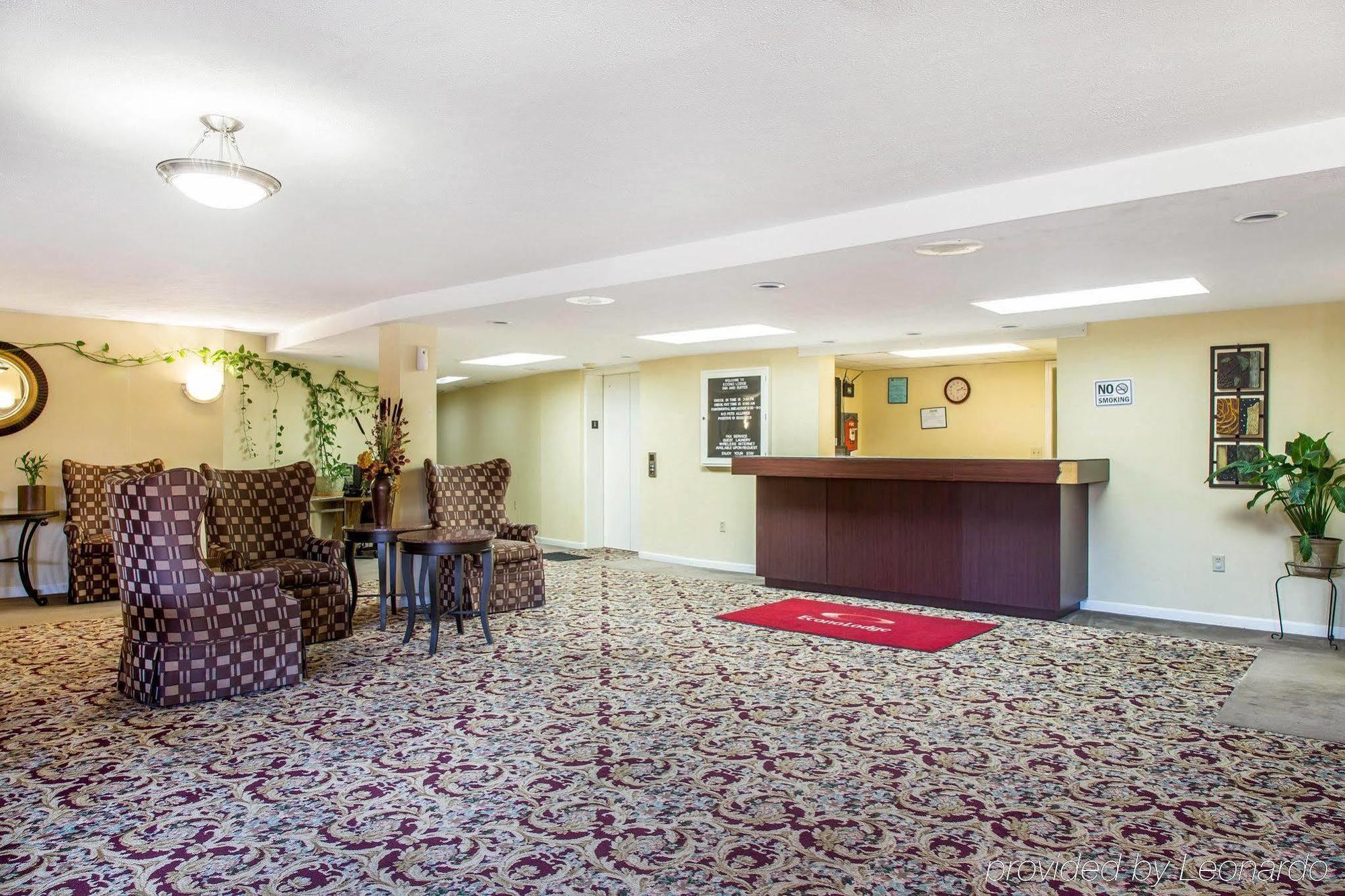 Econo Lodge Inn & Suites Ґротон Екстер'єр фото