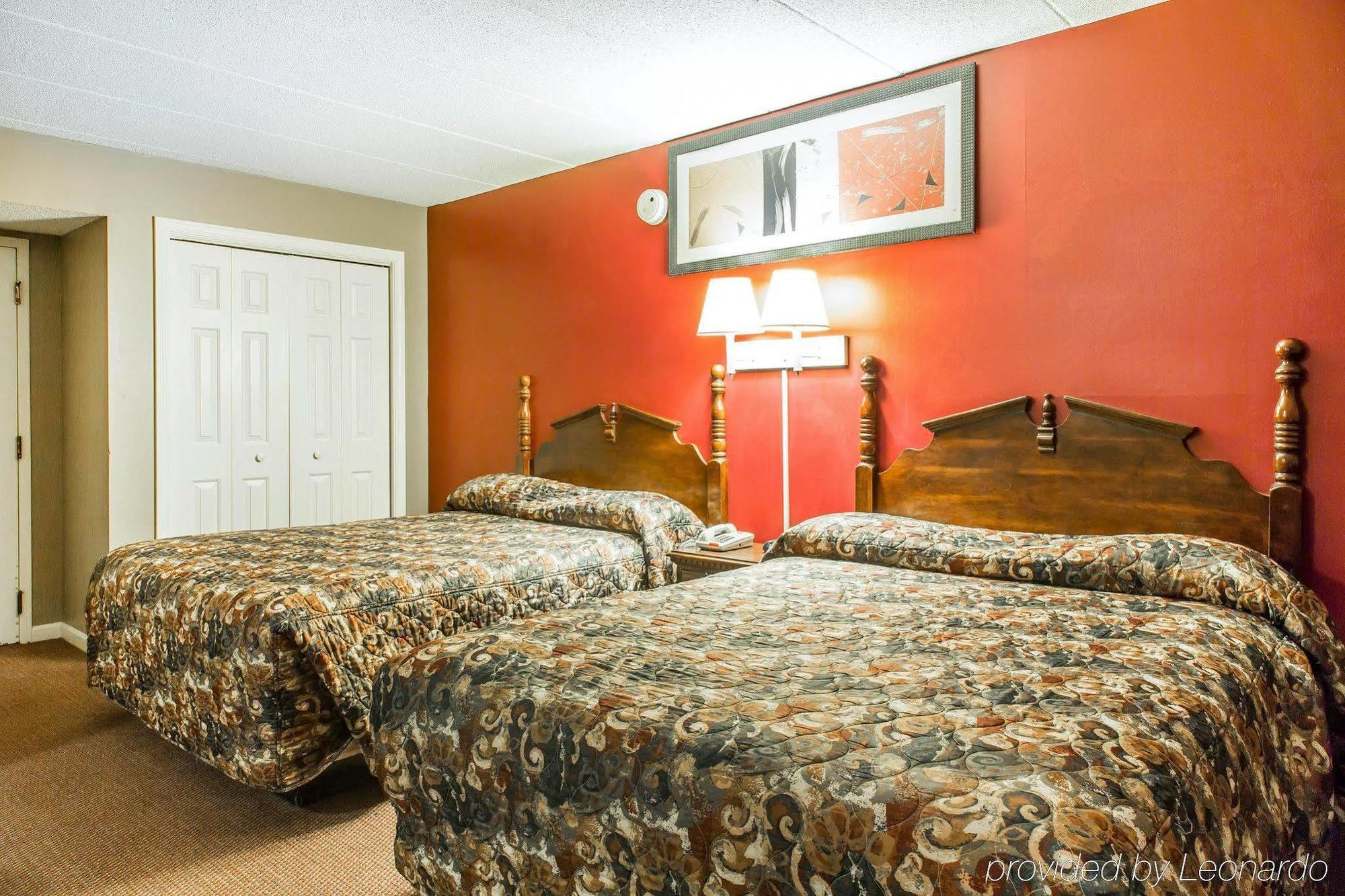 Econo Lodge Inn & Suites Ґротон Екстер'єр фото