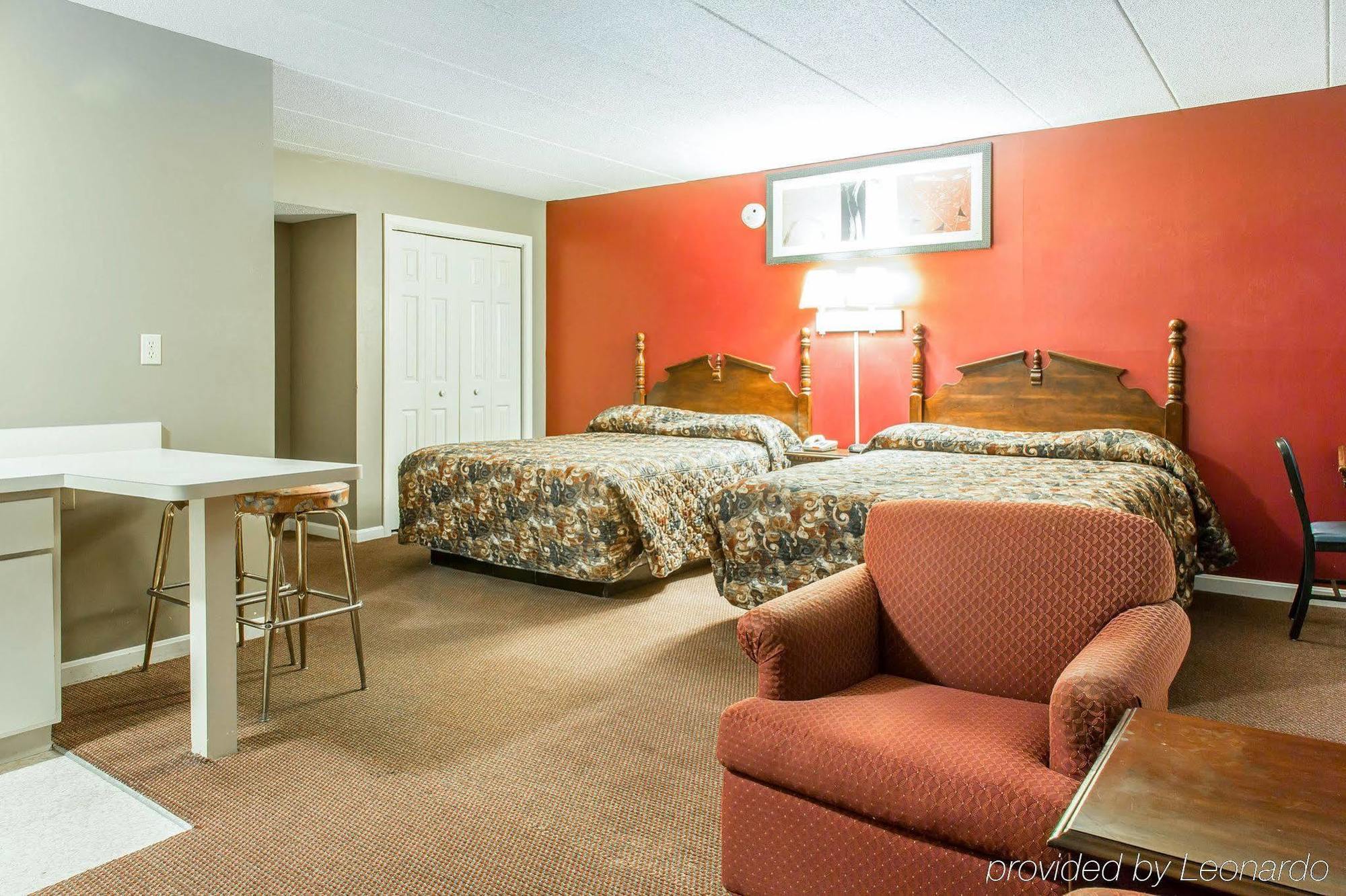Econo Lodge Inn & Suites Ґротон Екстер'єр фото