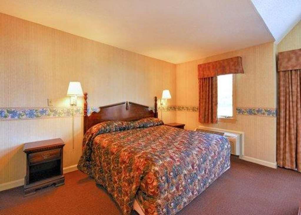 Econo Lodge Inn & Suites Ґротон Номер фото