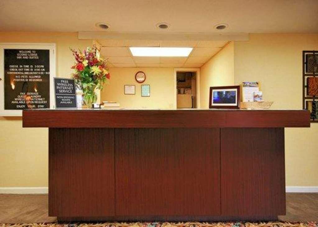 Econo Lodge Inn & Suites Ґротон Інтер'єр фото