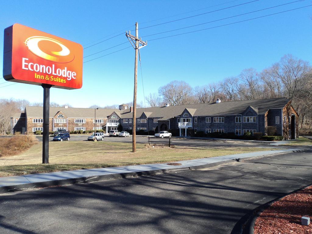 Econo Lodge Inn & Suites Ґротон Екстер'єр фото