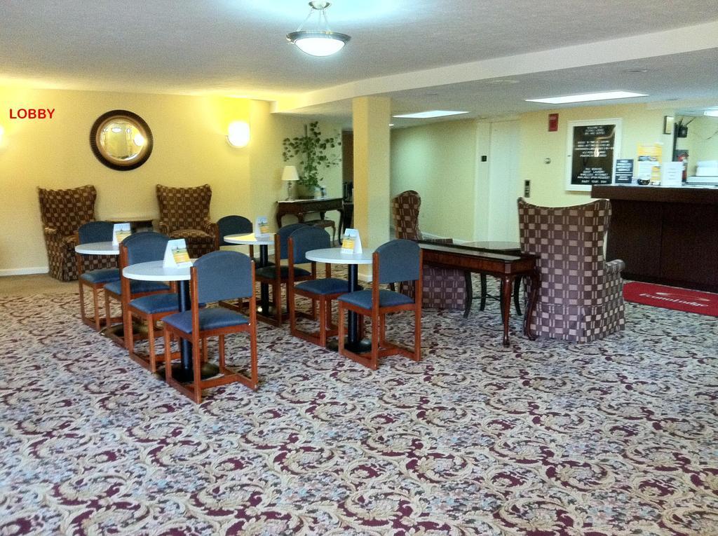 Econo Lodge Inn & Suites Ґротон Екстер'єр фото